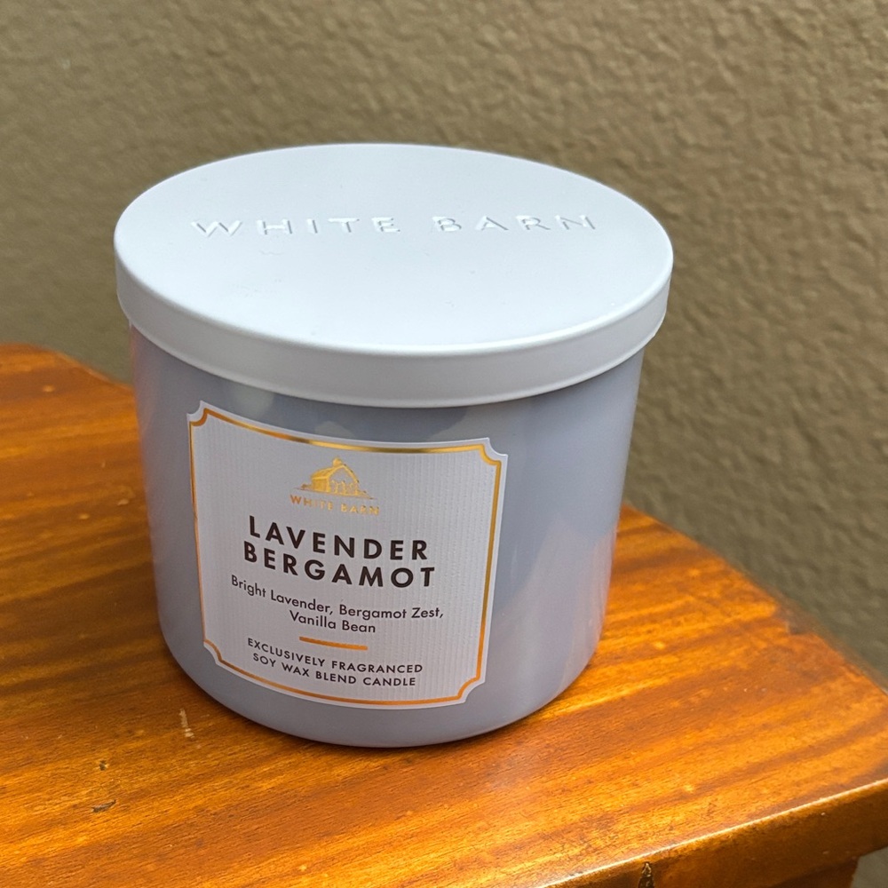 White Barn Lavender Bergamot Candle - Soft Lavender